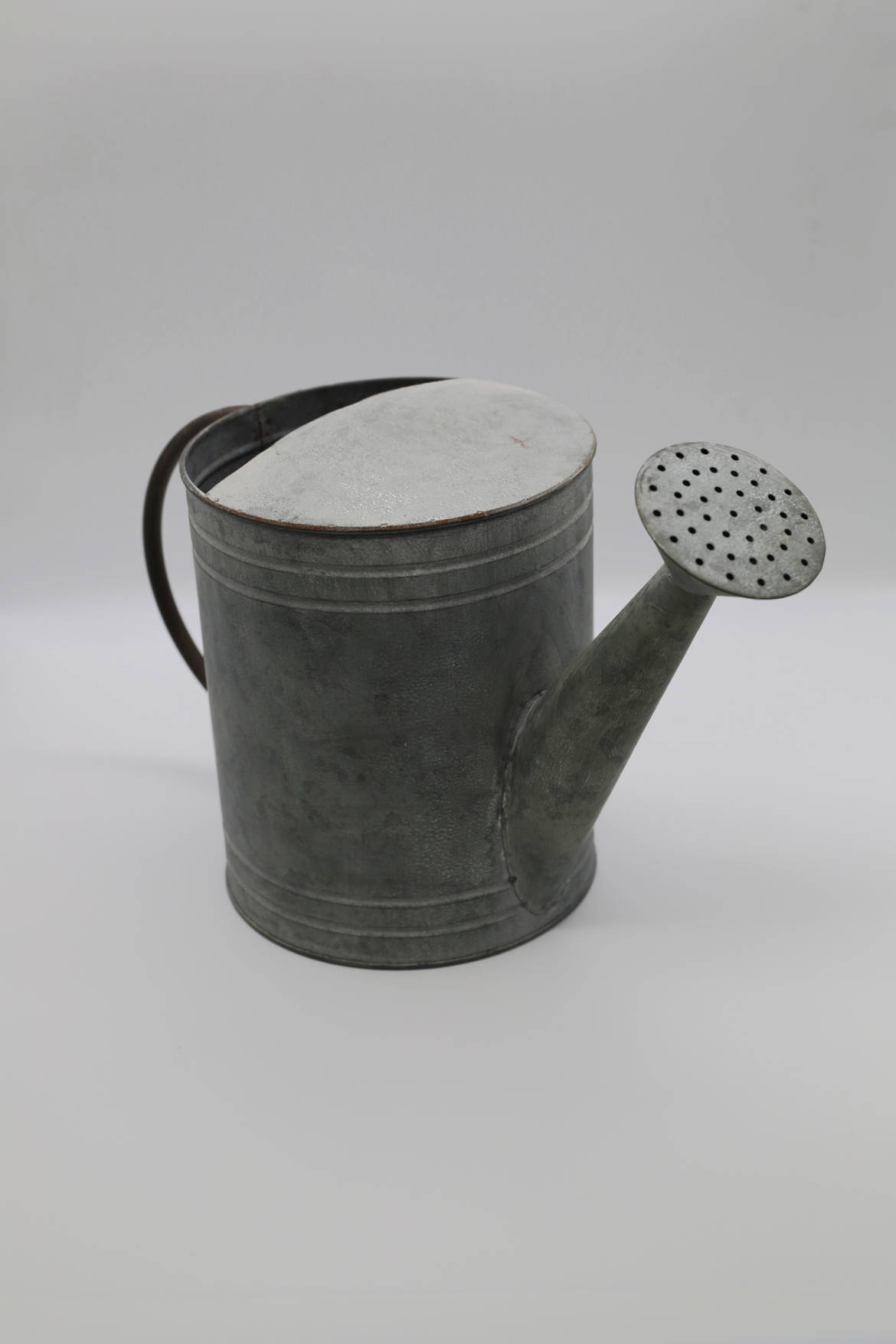 arrosoire-zinc.jpg